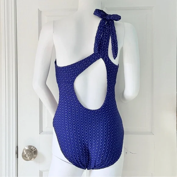 NEW w TAGS Trina Turk Adeline Asymmetrical Maillot One Piece Swimsuit (size 10)